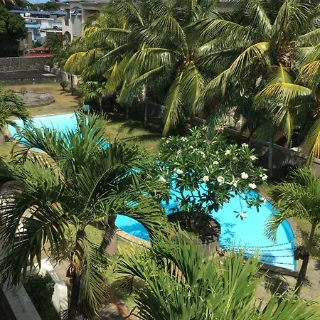 Spacious 4 Bedrooms Townhouse With Pool Near The Beach & City Center Grand-Baie Exterior photo