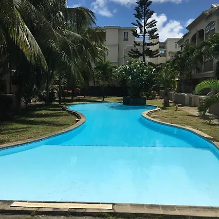 Spacious 4 Bedrooms Townhouse With Pool Near The Beach & City Center Grand-Baie Exterior photo