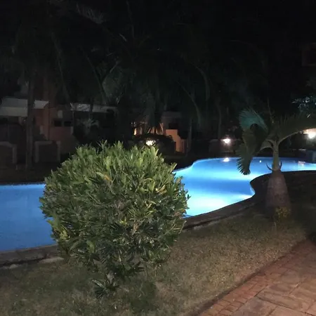 Spacious 4 Bedrooms Townhouse With Pool Near The Beach & City Center Grand-Baie Exterior photo