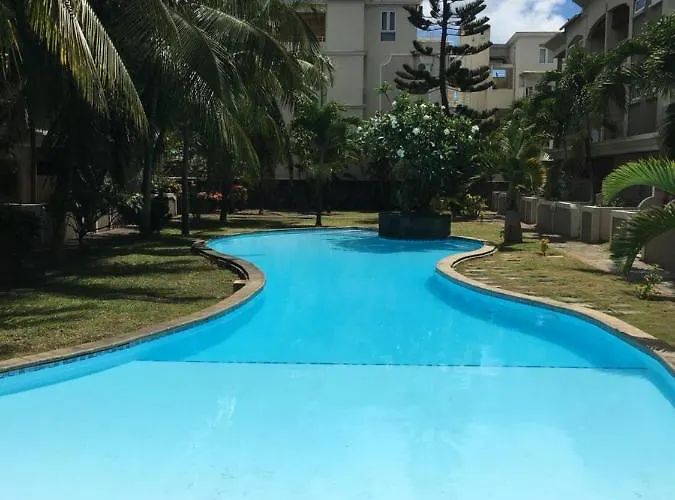 Spacious 4 Bedrooms Townhouse With Pool Near The Beach & City Center