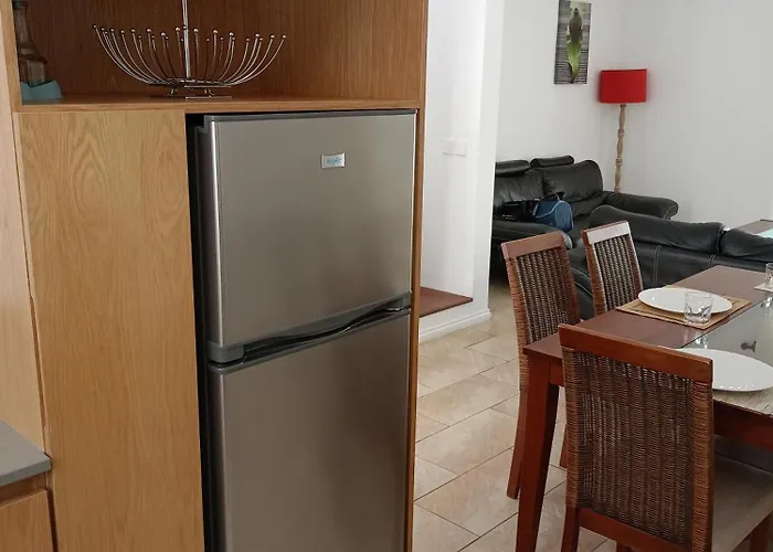 Spacious 4 Bedrooms Townhouse With Pool Near The Beach & City Center