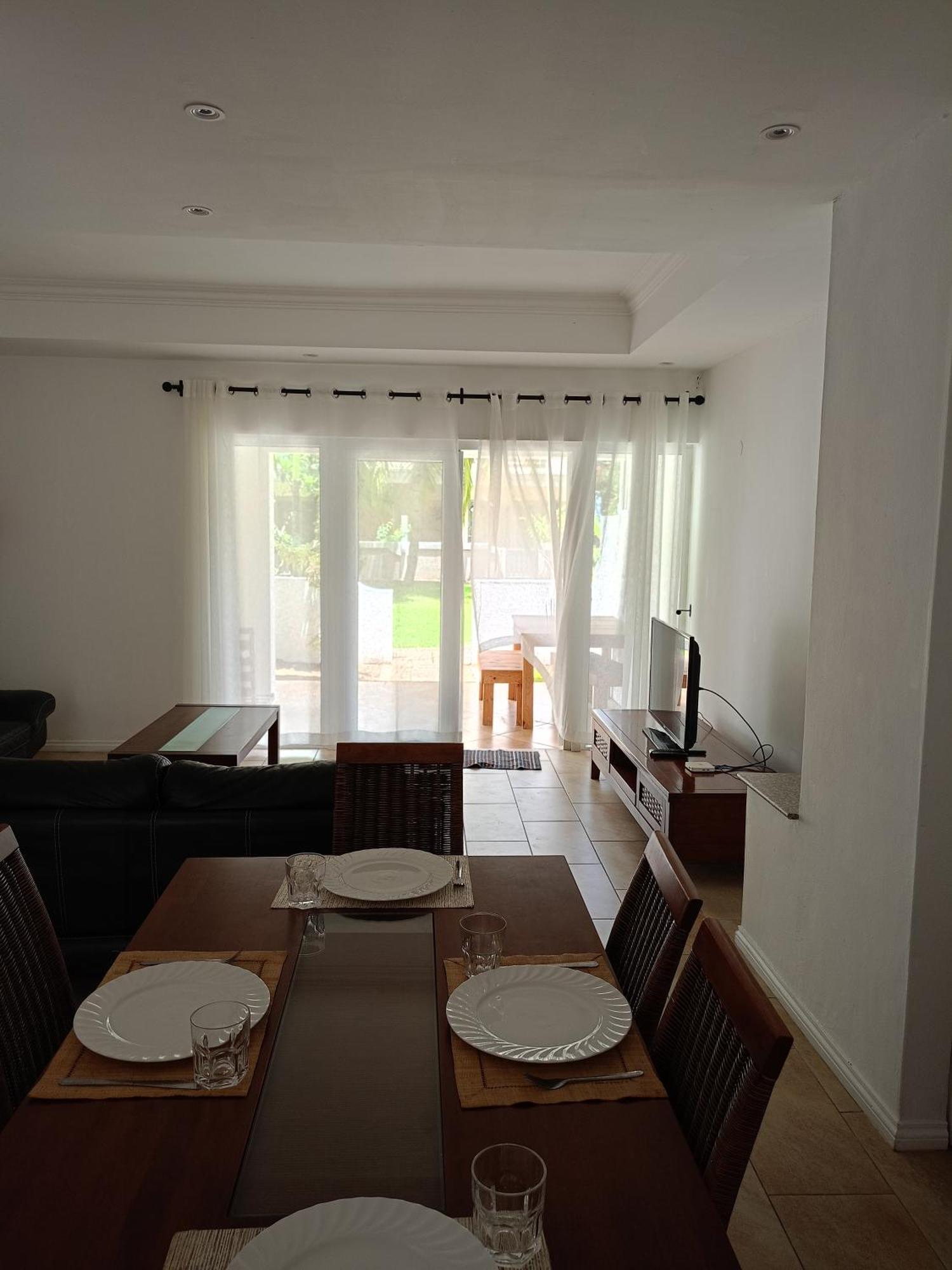 Spacious 4 Bedrooms Townhouse With Pool Near The & Center شقة