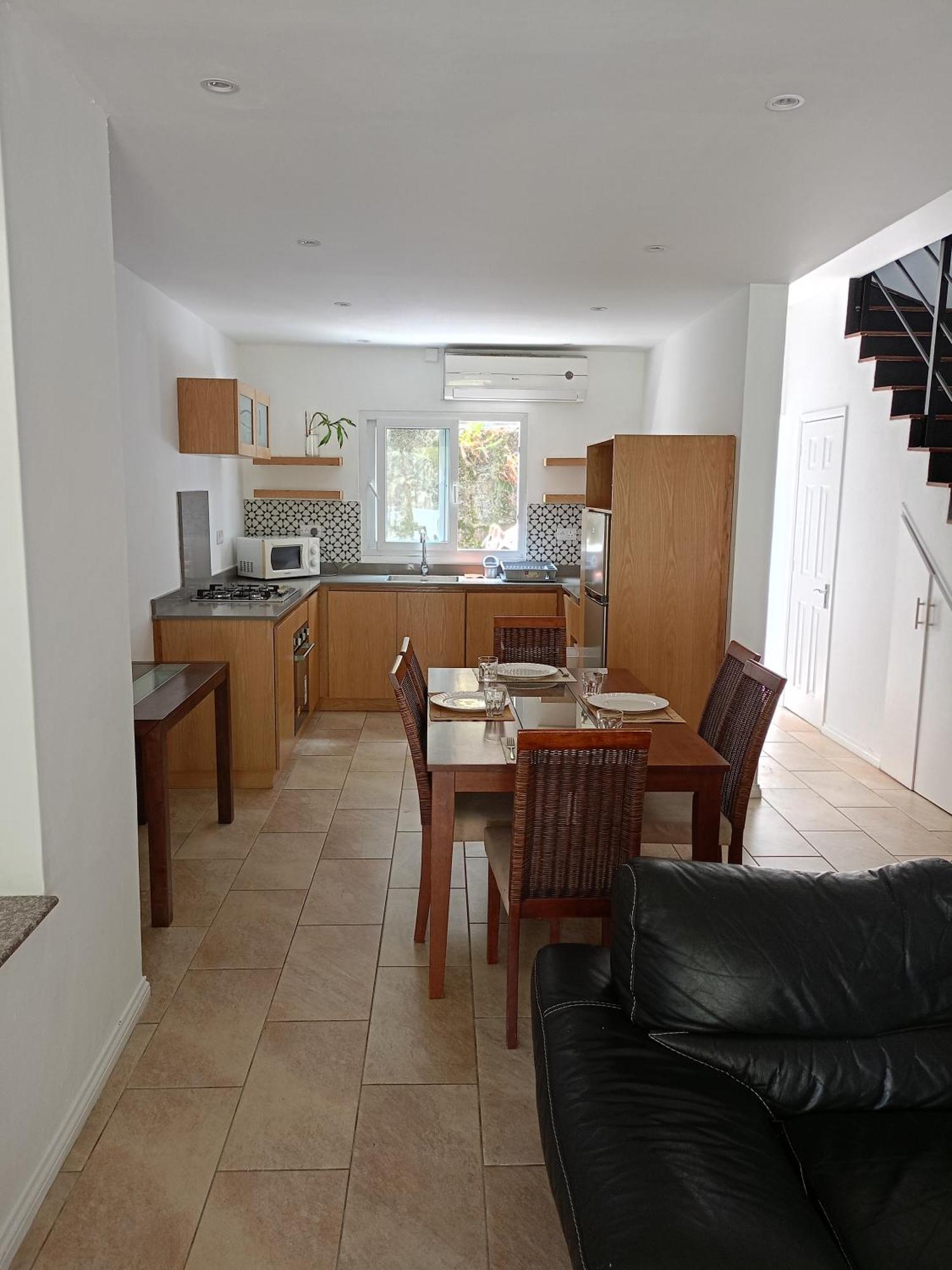 Spacious 4 Bedrooms Townhouse With Pool Near The & Center غراند بايَ